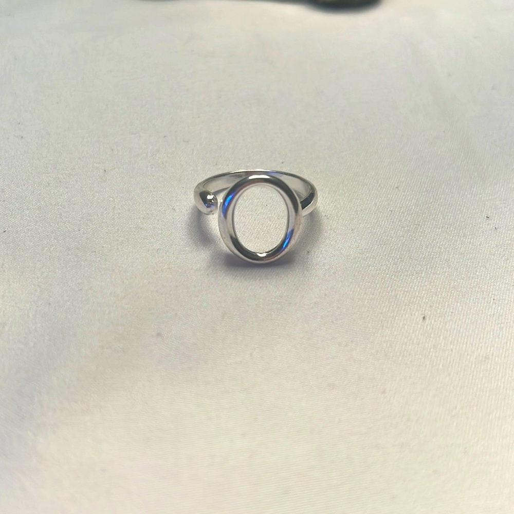 .925 stamped Silver Oval ring size 7